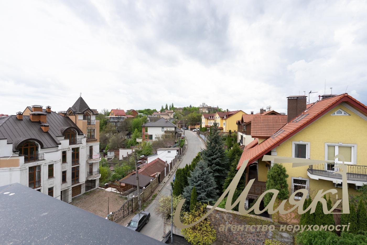 Продаж будинку на Батиєвій горі з розкішним краєвидом, Київ, Центр.