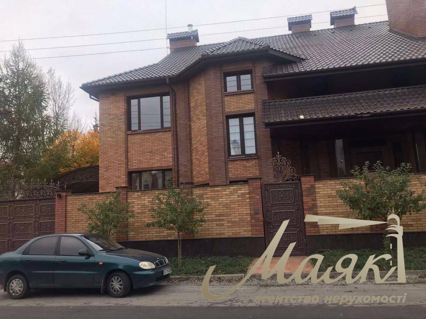 Продаж будинку 1122м2 Козин