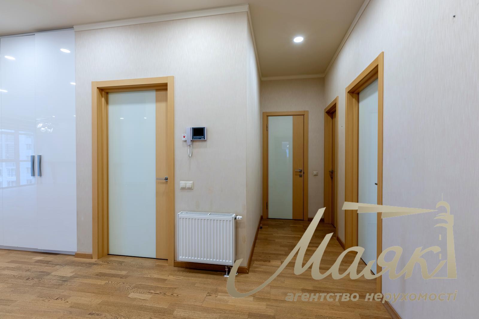 Продаж 4-кімнатної квартири в ЖК "Новопечерські Липки" Адреса: вул. О. Верхогляда (Драгомирова), 16, Печерський район.