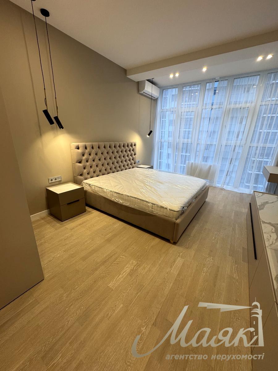 Продаж 3-х кімнатної квартири в ЖК Новопечерські Липки вул. Андрія Верхогляда 15-Б