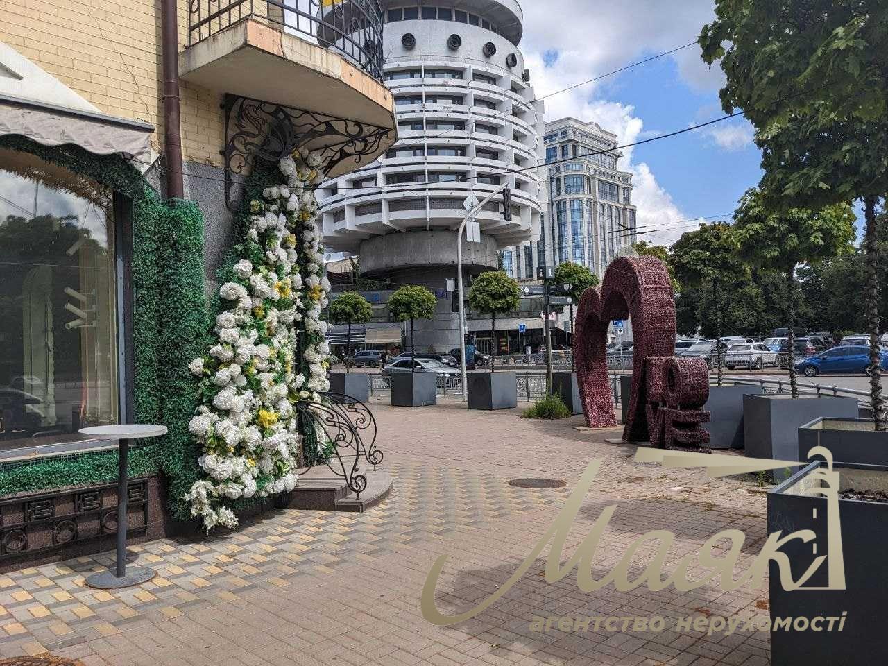 Аренда фасадного помещения под ресторан, салон, шоу-рум, Мазепы 18/19, Арсенальная