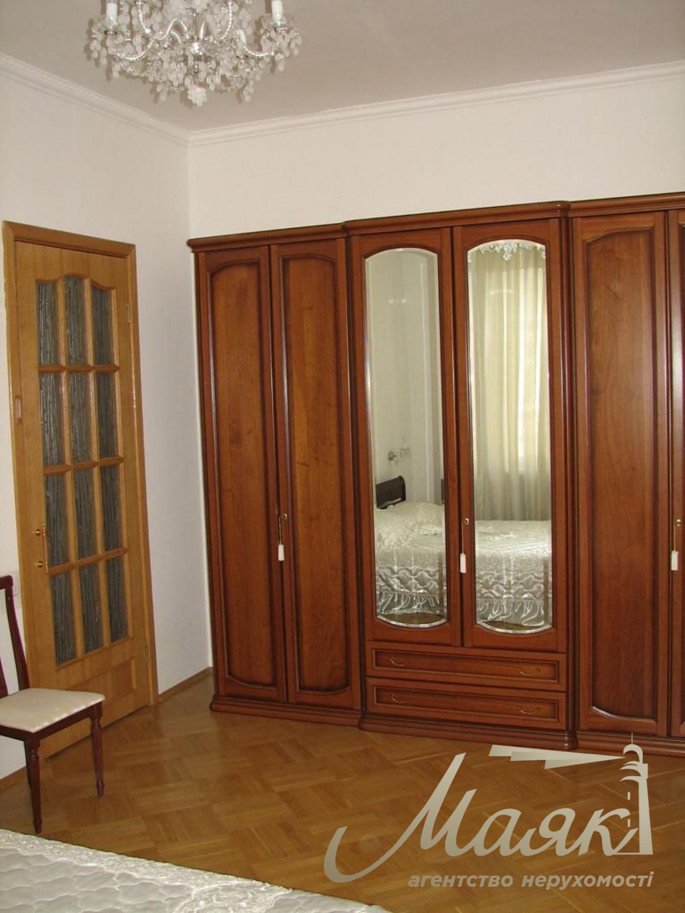 Rent 2-room apartment Bankovaya st., Center, Lipki