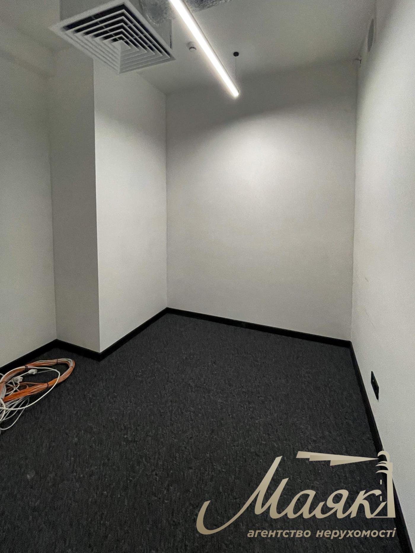 Аренда офисного помещения 561м2 в БЦ по ул.Саксаганского