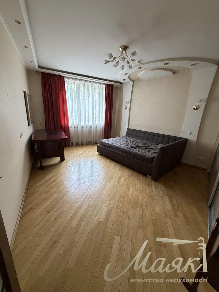 3-room apartment (130 m²) for rent at 68 Holosiivskyi Ave.