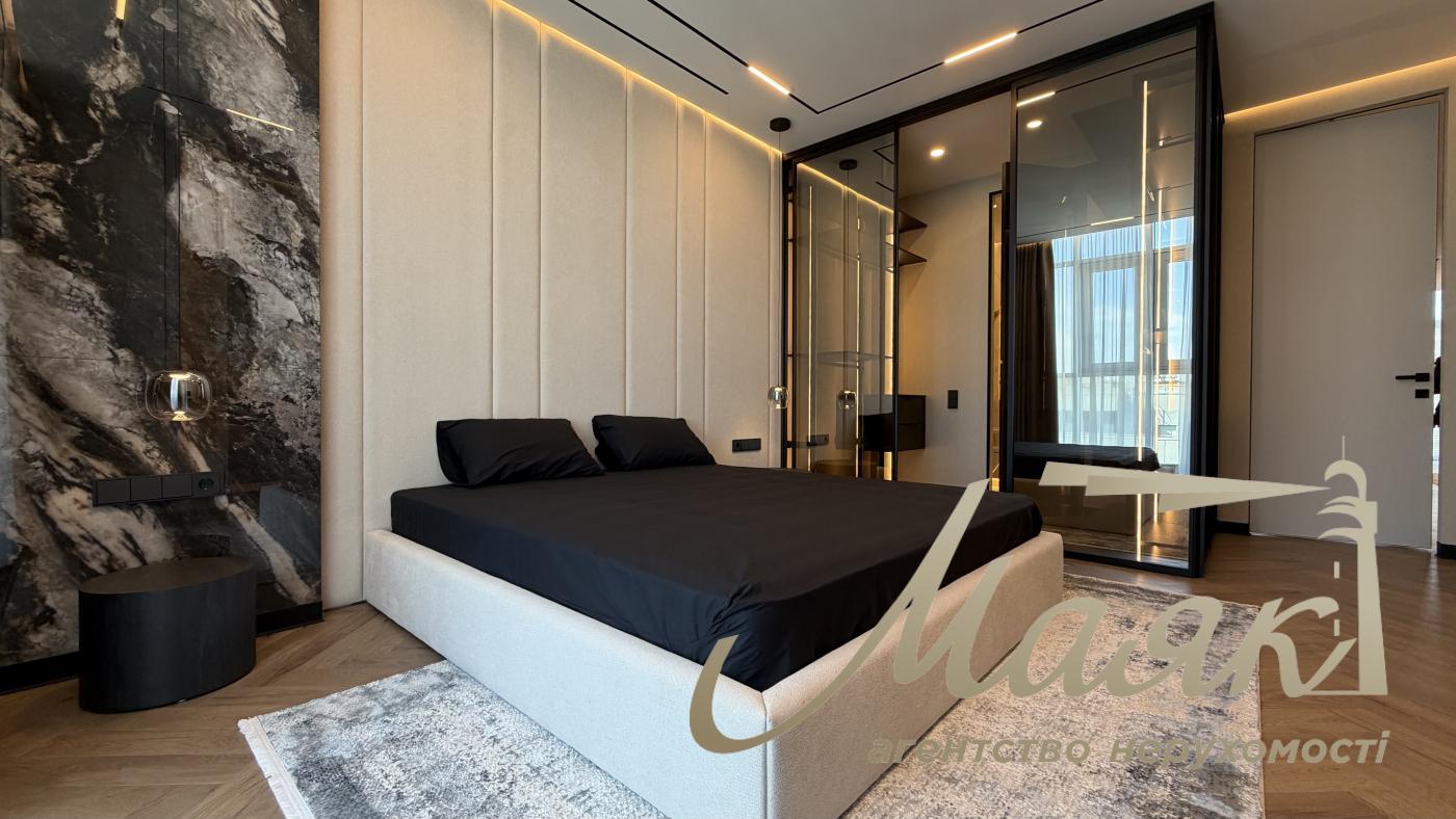 Продаж квартири 118м2 в ЖК Новопечерськие липки, ул. Андрея Верхогляда 15Б. (Михайла Драгомирова)