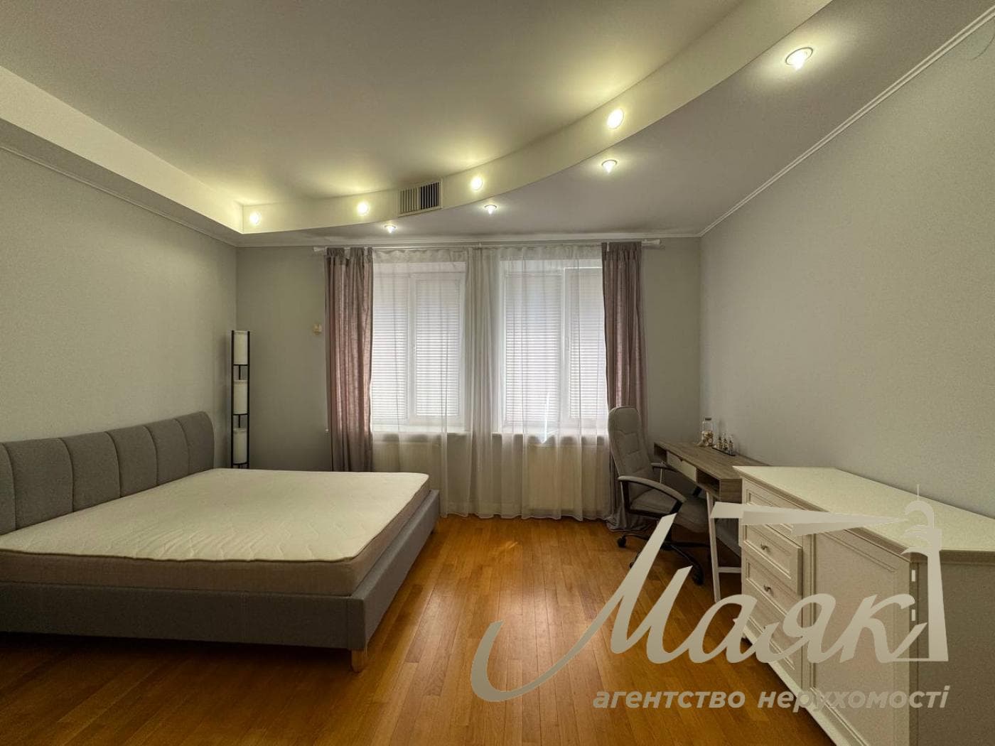 Продаж 3-х кімнатної квартири, Драгомирова, 4, Печерськ, Центр!
