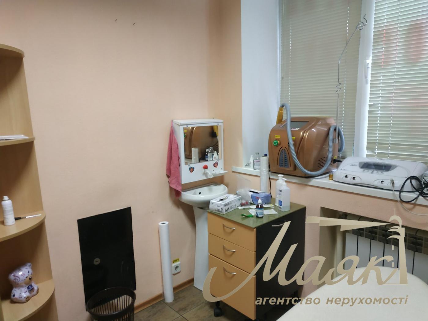 Оренда фасадного приміщення 134 м2 у Печерському районі, вул.Кіквідзе (Бойчука) 18А