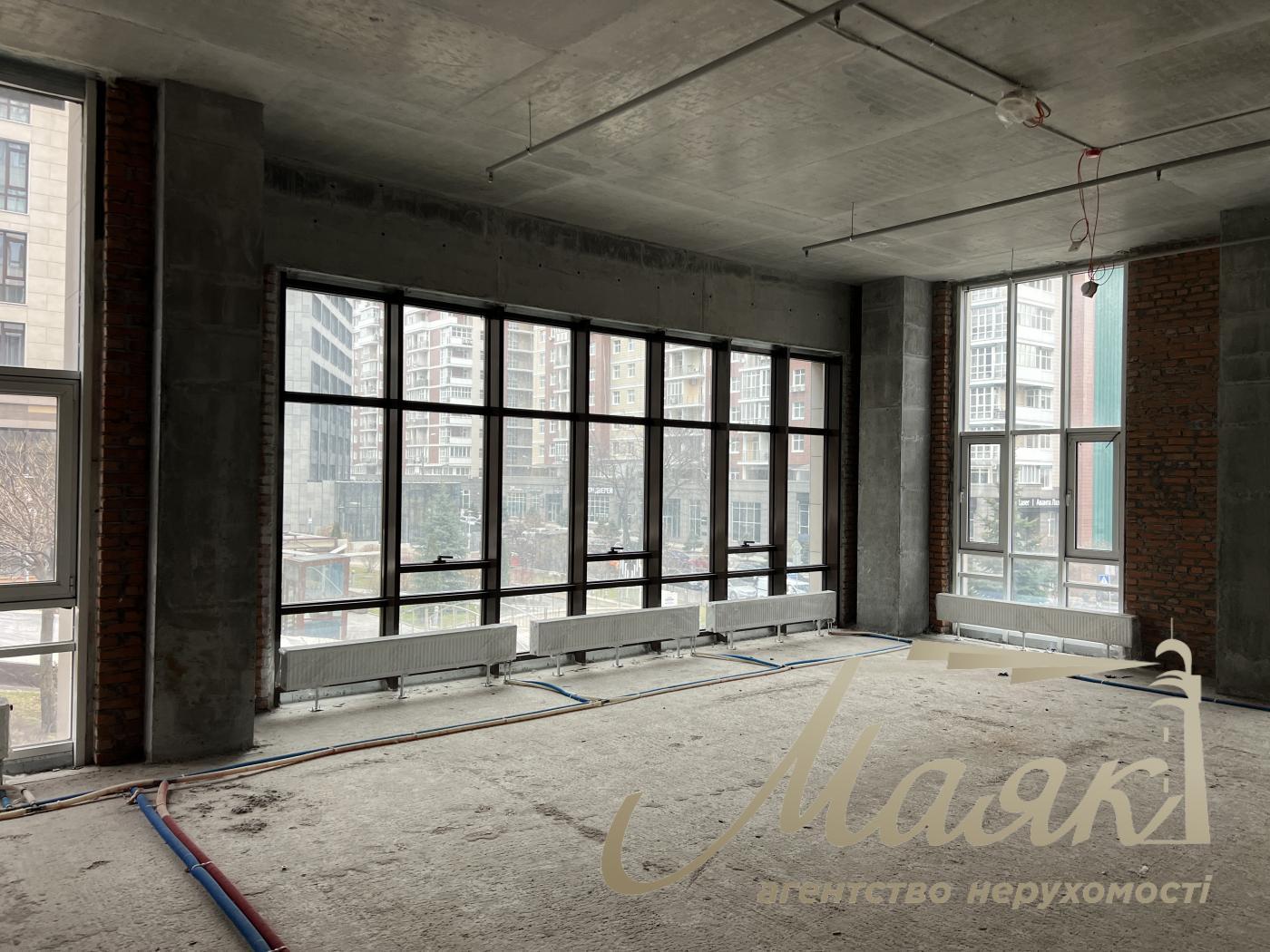 Продаж фасадного приміщення в ЖК Бульвар Фонтанів, вул Саперне Поле 3