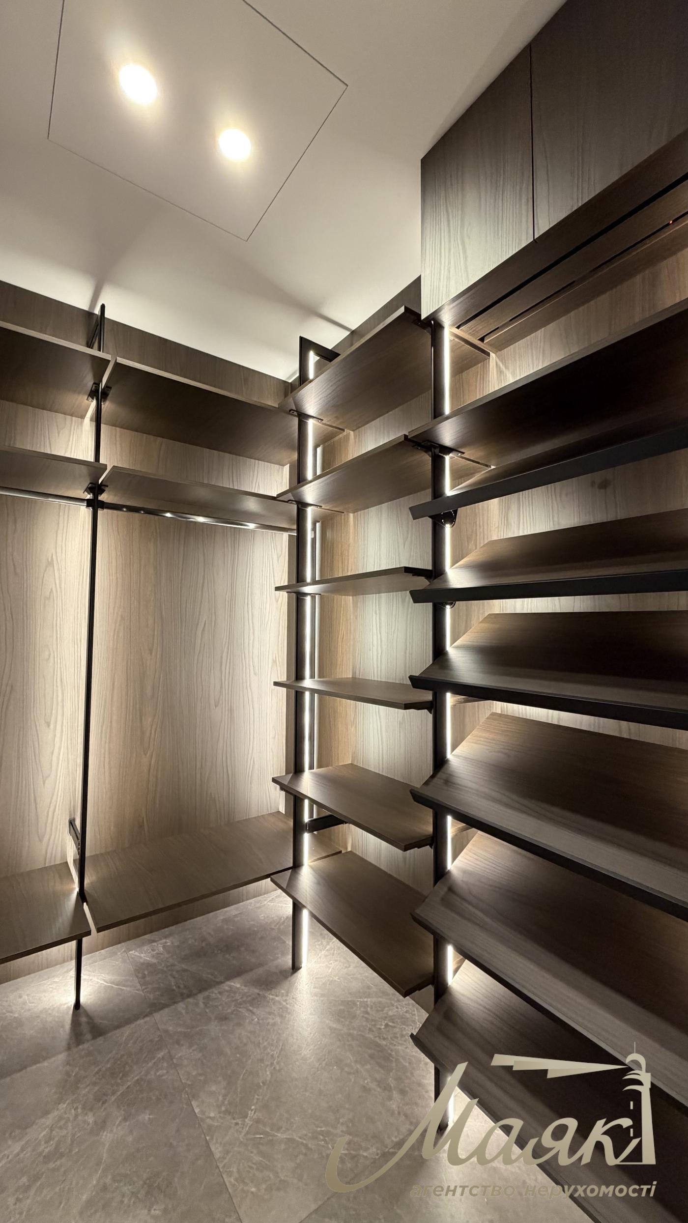 Продаж квартири 118м2 в ЖК Новопечерськие липки, ул. Андрея Верхогляда 15Б. (Михайла Драгомирова)