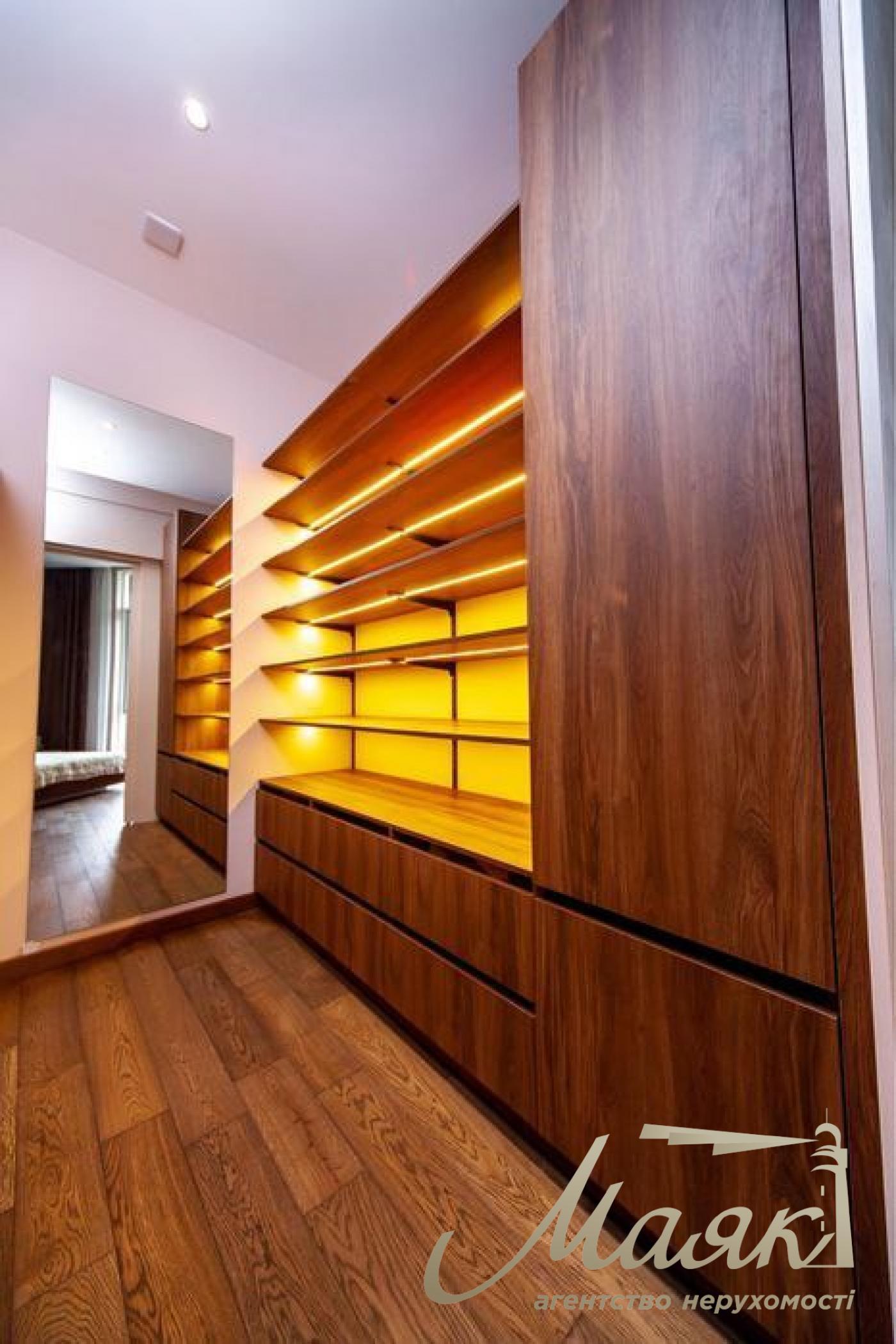 Sale of 4-room apartment, residential complex Solnechnaya Brama, Goloseevsky district!