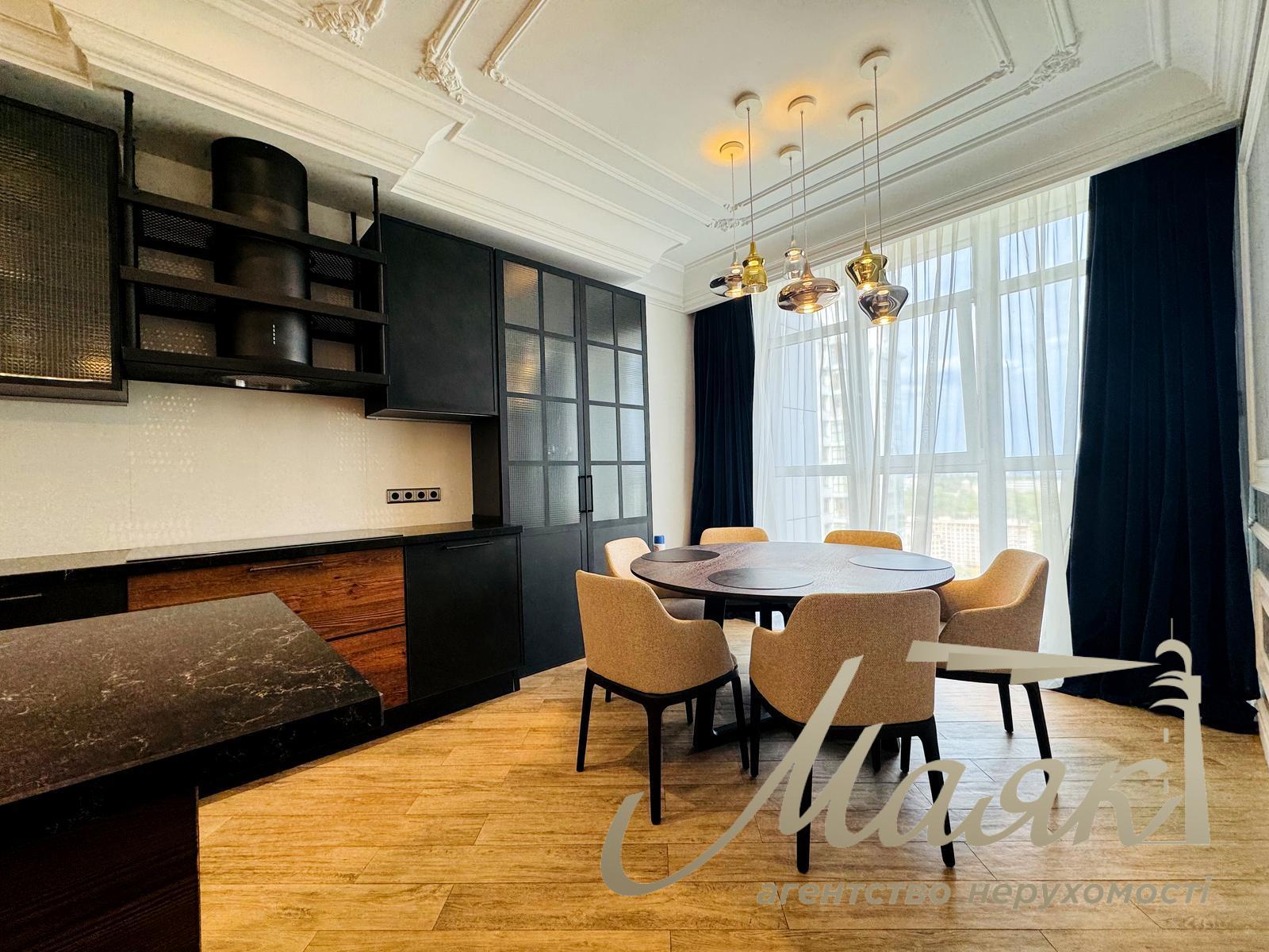 Rent 3-bedroom apartment LCD Novopecherskie Lipki, Verkhoglyada street (Dragomirov)