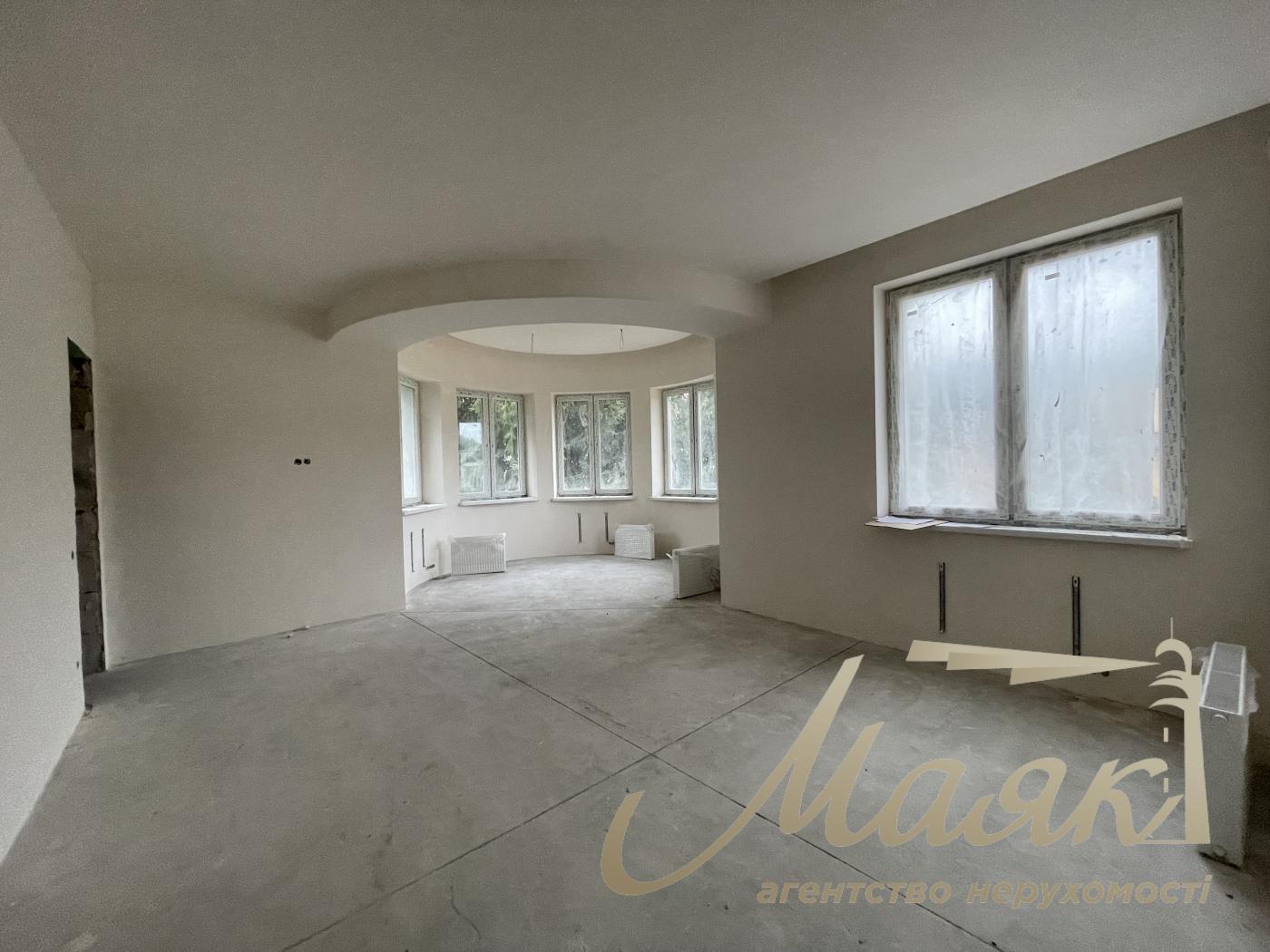 Продаж будинку з гаражем 365м2, ділянка 15 соток у КМ "ОБРІЙ - К" вул. Центральна, у с. Козин,