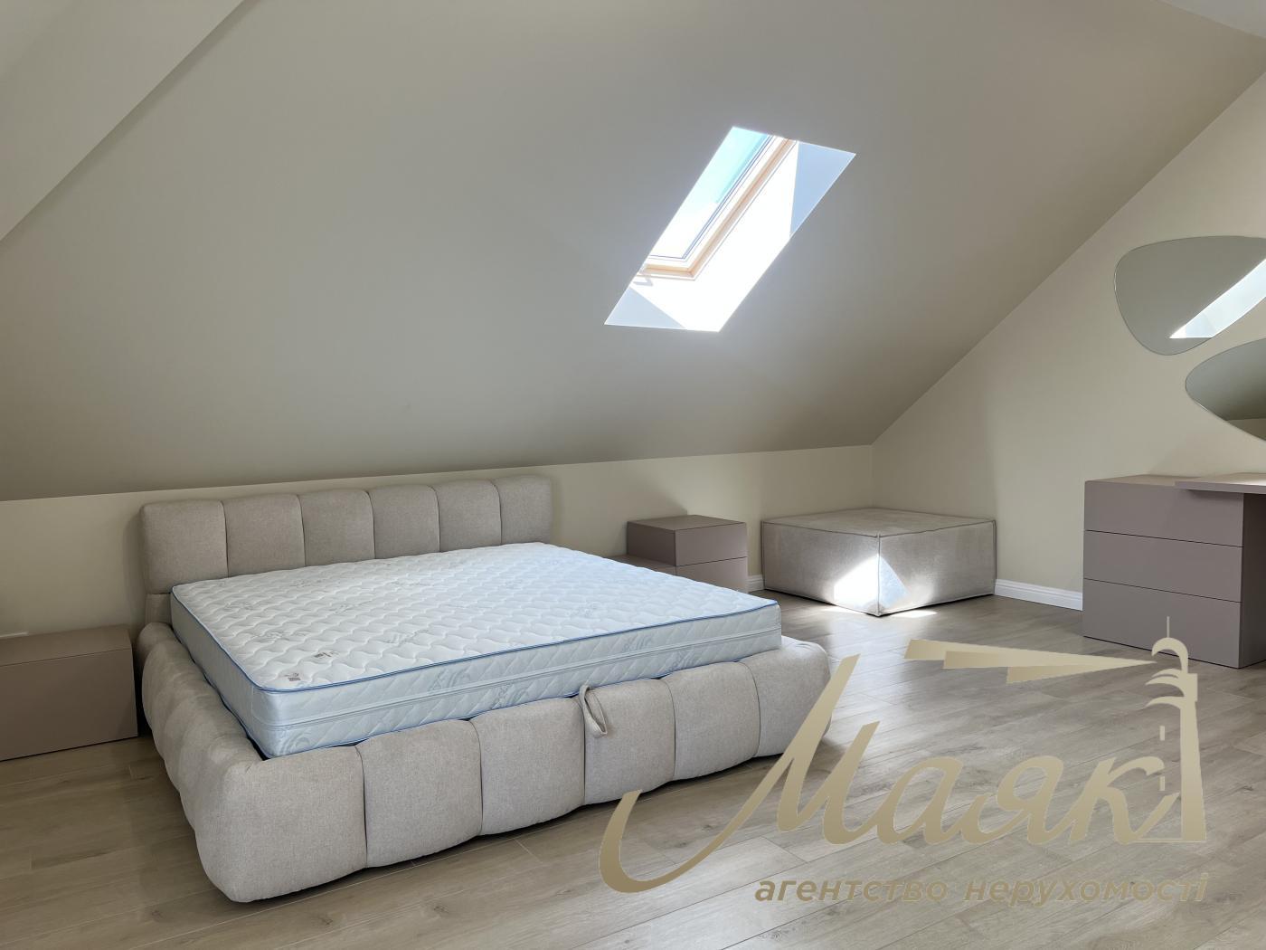 Rent 3-storey duplex 270m2, Kozin