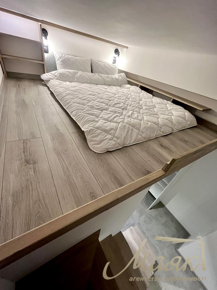 Продажа двухуровневой 1-комнатной квартиры в центре Подола, м. Контрактовая площадь