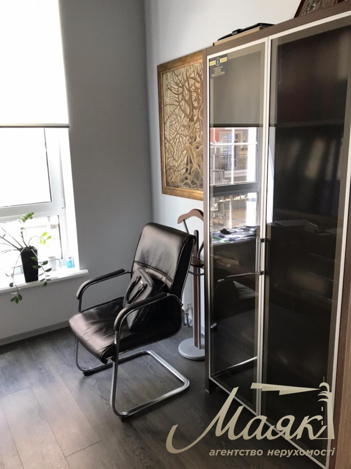 Оренда офісу 220м2 на Воздвиженці по вул.Дегтярна 8, Поділ.