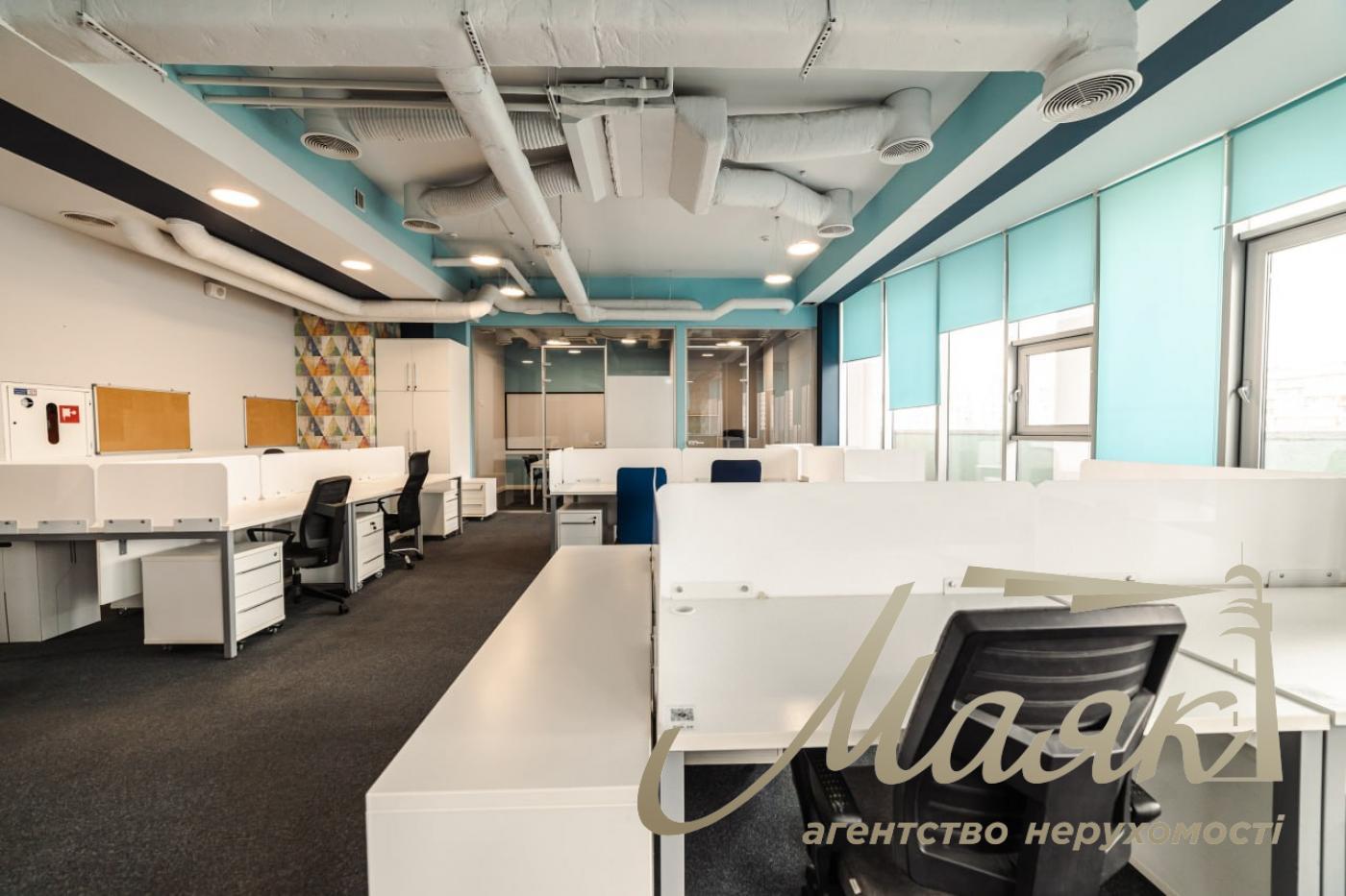 Оренда офісу 555 м2 у БЦ з ремонтом, меблями та терасою Олімпійська