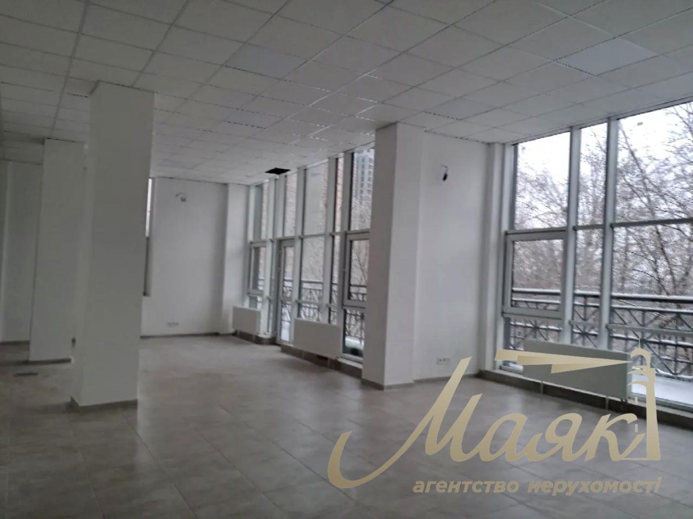 Аренда комерции фасад 202м2 в ЖК Кирилловский Гай, ул. Загоровская 1-Г (Багговутовская).