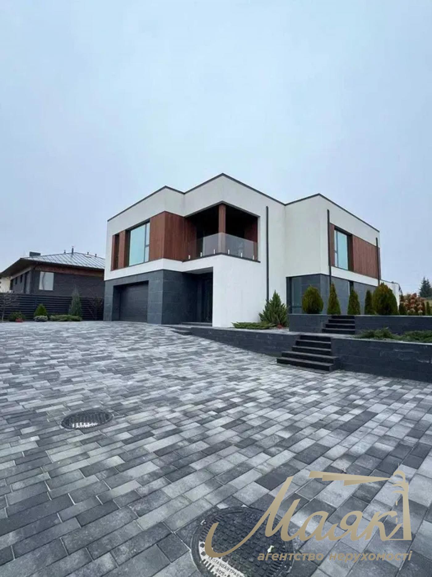 Предлагается к продаже качественный дом в селе Ходосовка — всего в 10 минутах езды от Киева