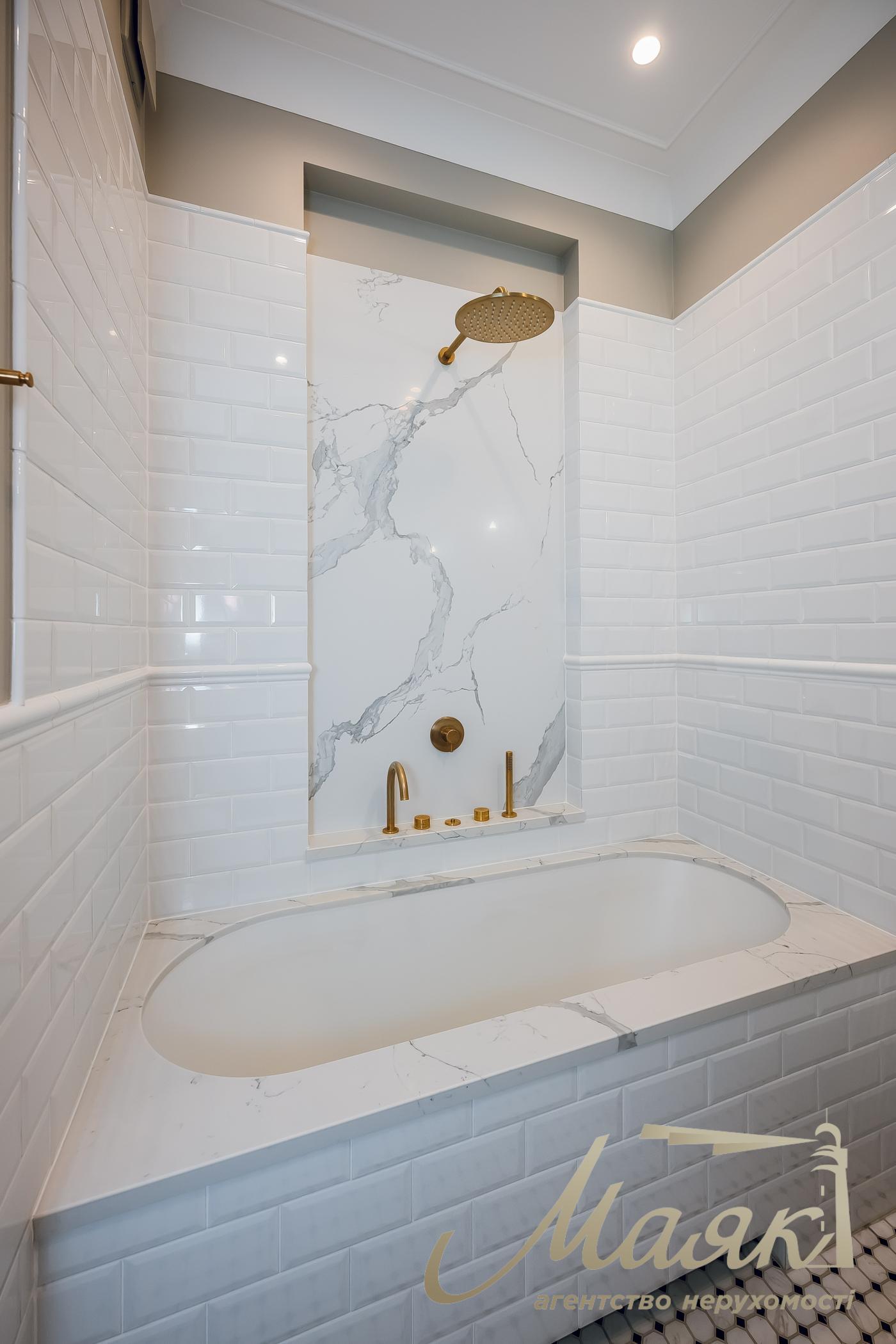 Продаж 3к квартири 99 м2, вул. Дегтярна 18, Воздвиженка. Дігтярна 18, Воздвиженка, Київ