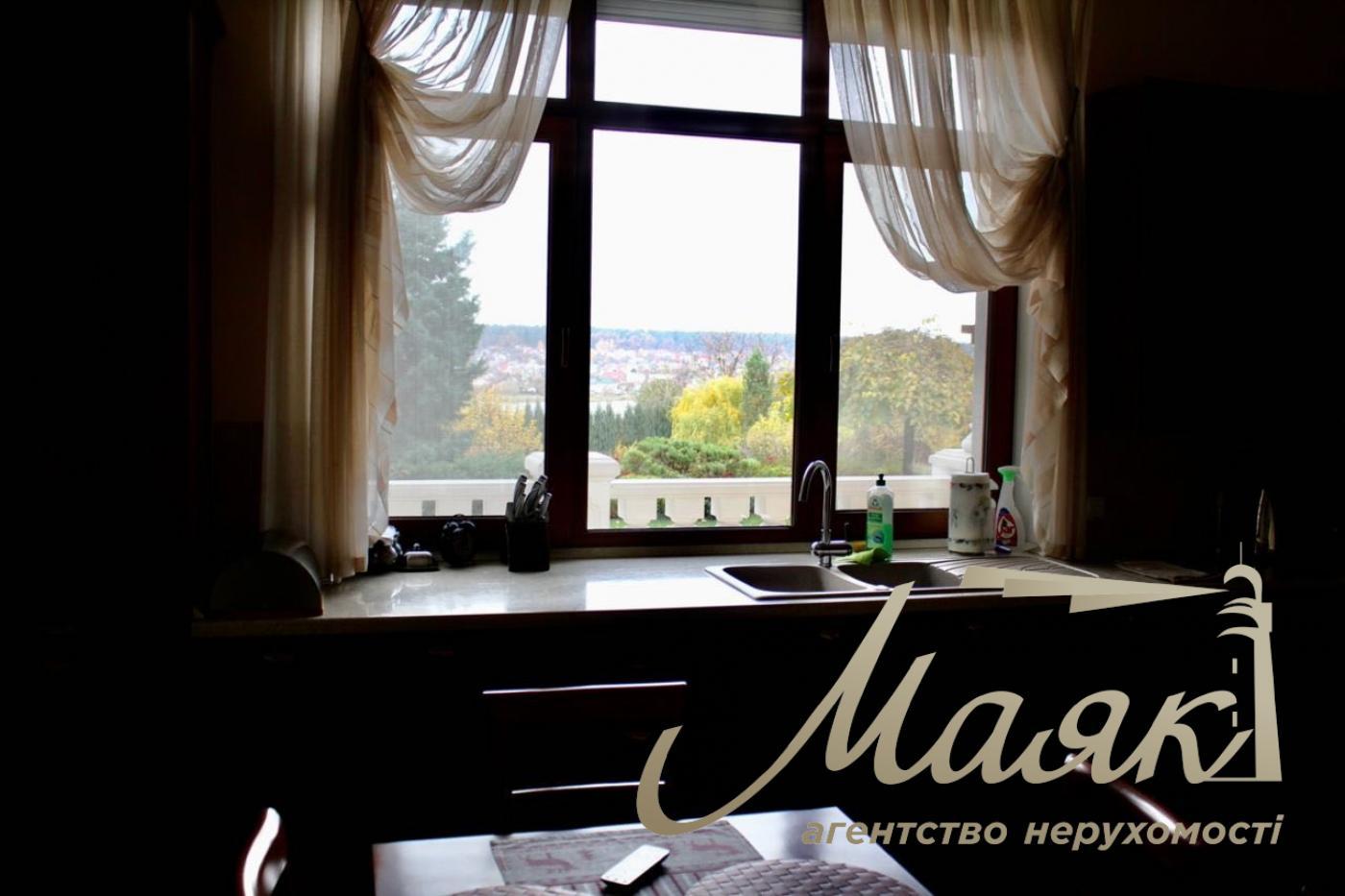 Продаж будинку 500 кв.м у Лісовому