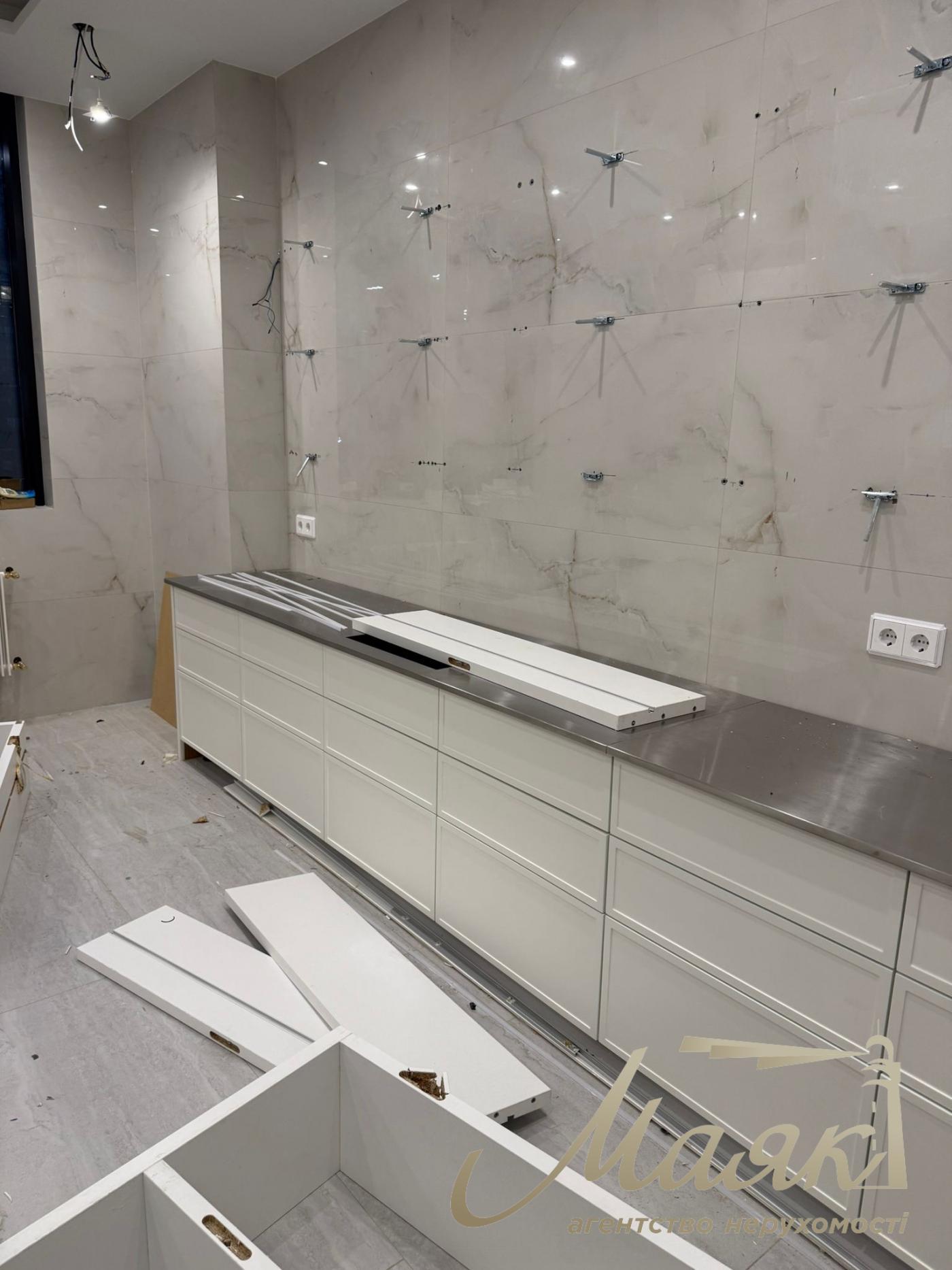 Clinic for sale in LCD French Quarter 2, Predslavynska street, Center, Kiev