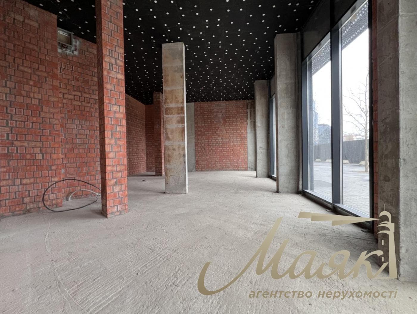 Продаж фасадного приміщення площею 103,3 м², ЖК Unit Home