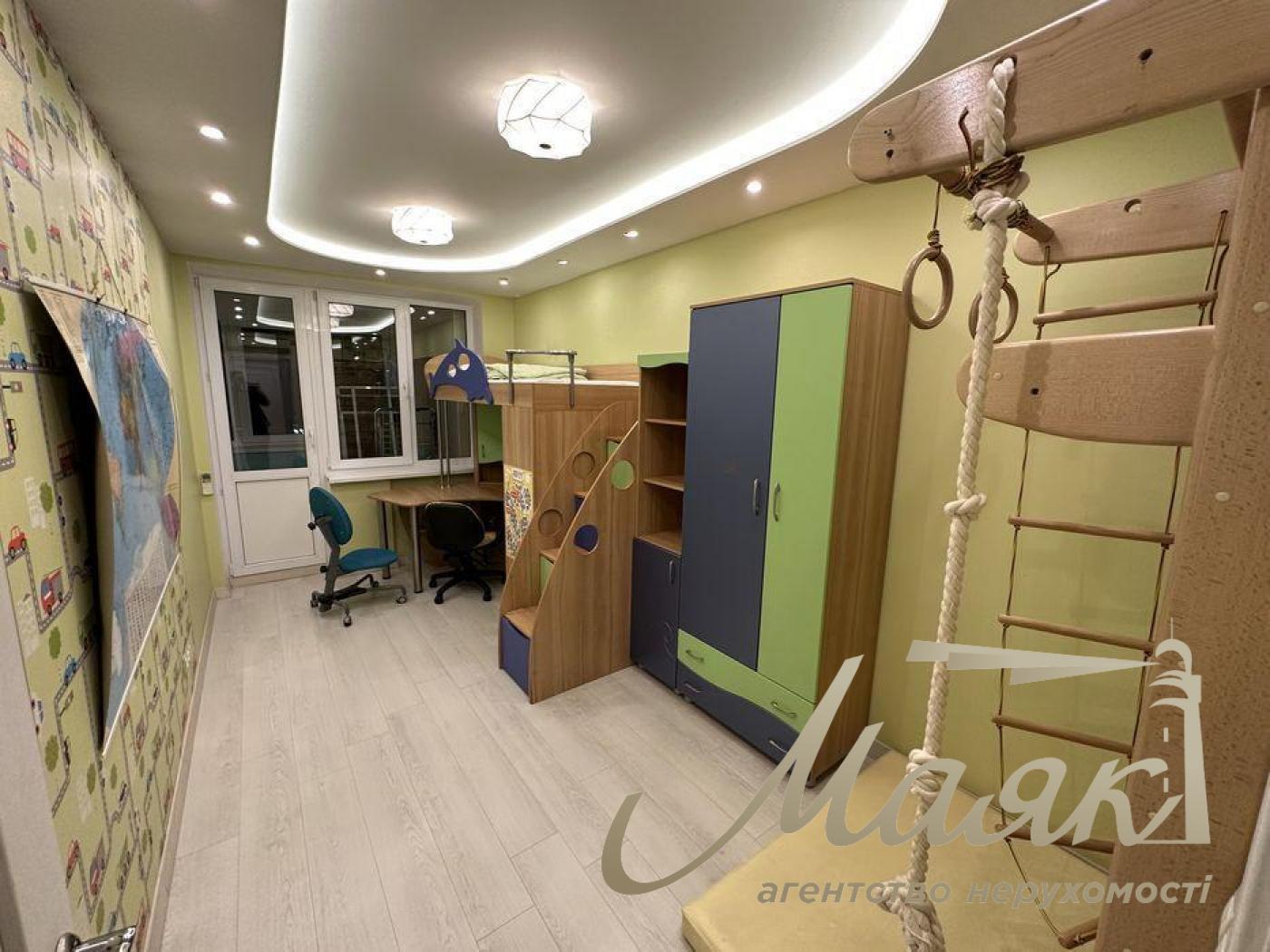 Оренда 4-кімнатної квартири, 77м2, стм. Університет, Центр, Київ