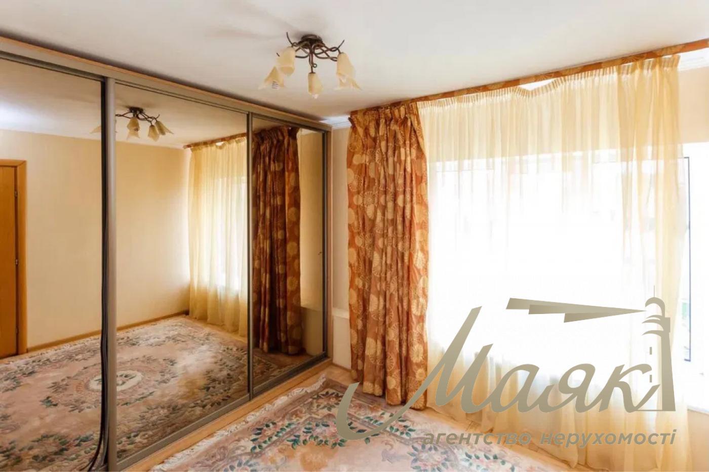 Sale of house for business 560 sq.m. 2 floors. Center. Solomyansky.