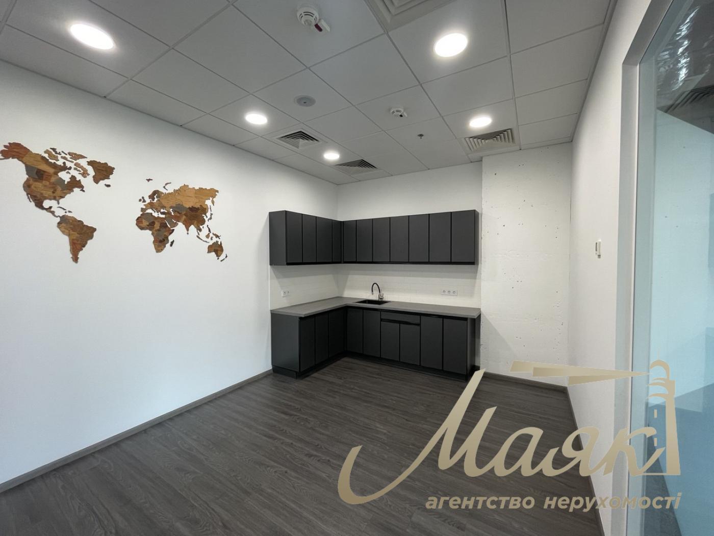 Office for rent with view 540m2 in the center, Senator Business Center