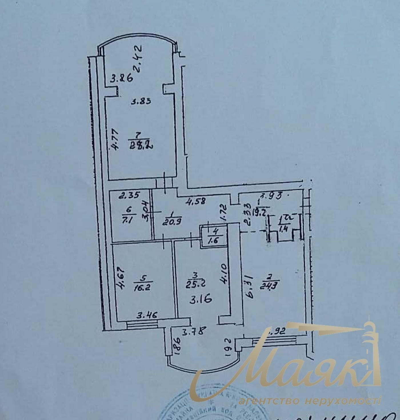 3-bedroom apartment (122 m²) for rent at 10-A Ivasyuka Ave.