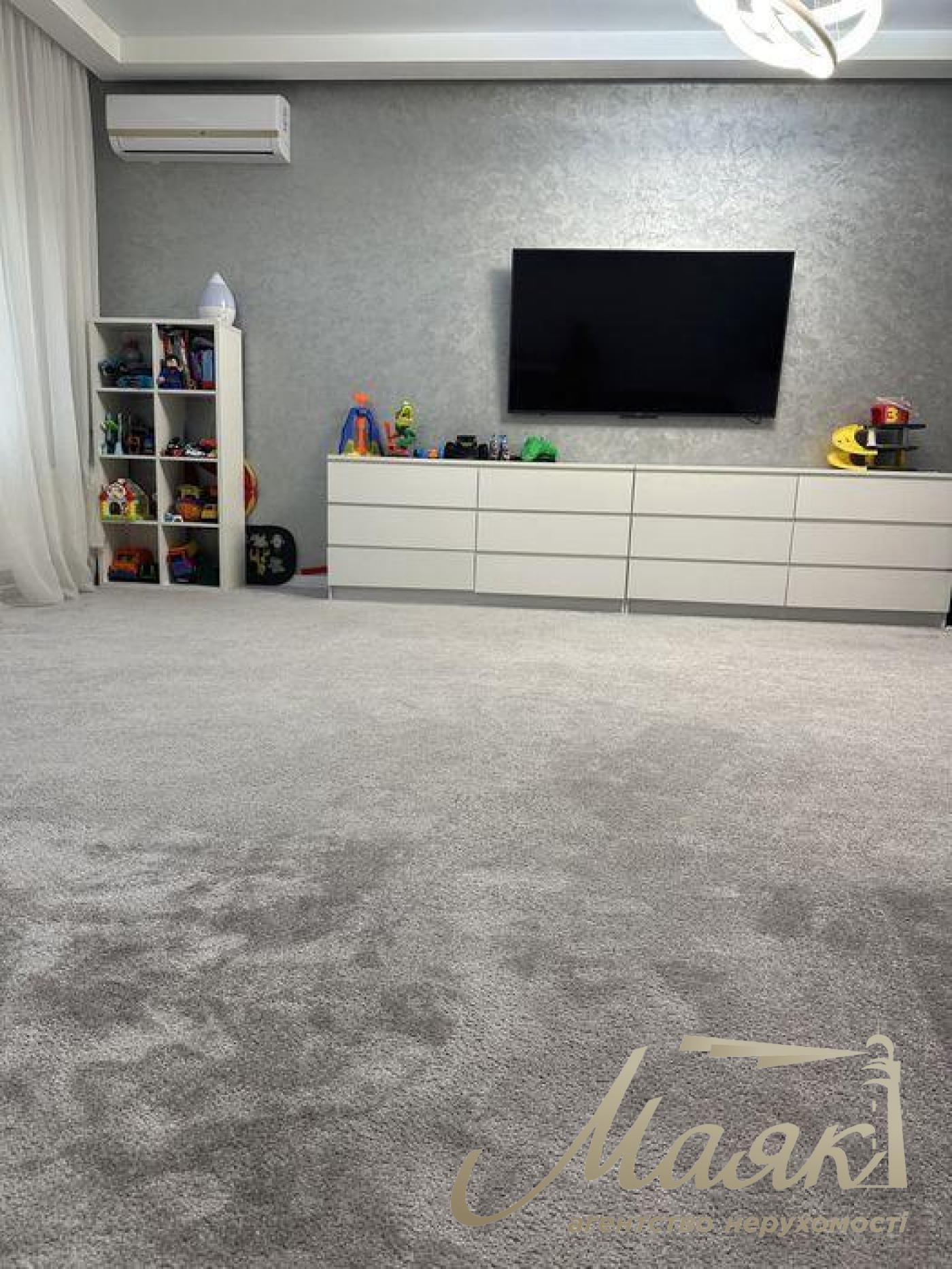 Sale of a 3-storey house 110 sq.m. Khotov village. Kievo-Syatoshinsky suburb.