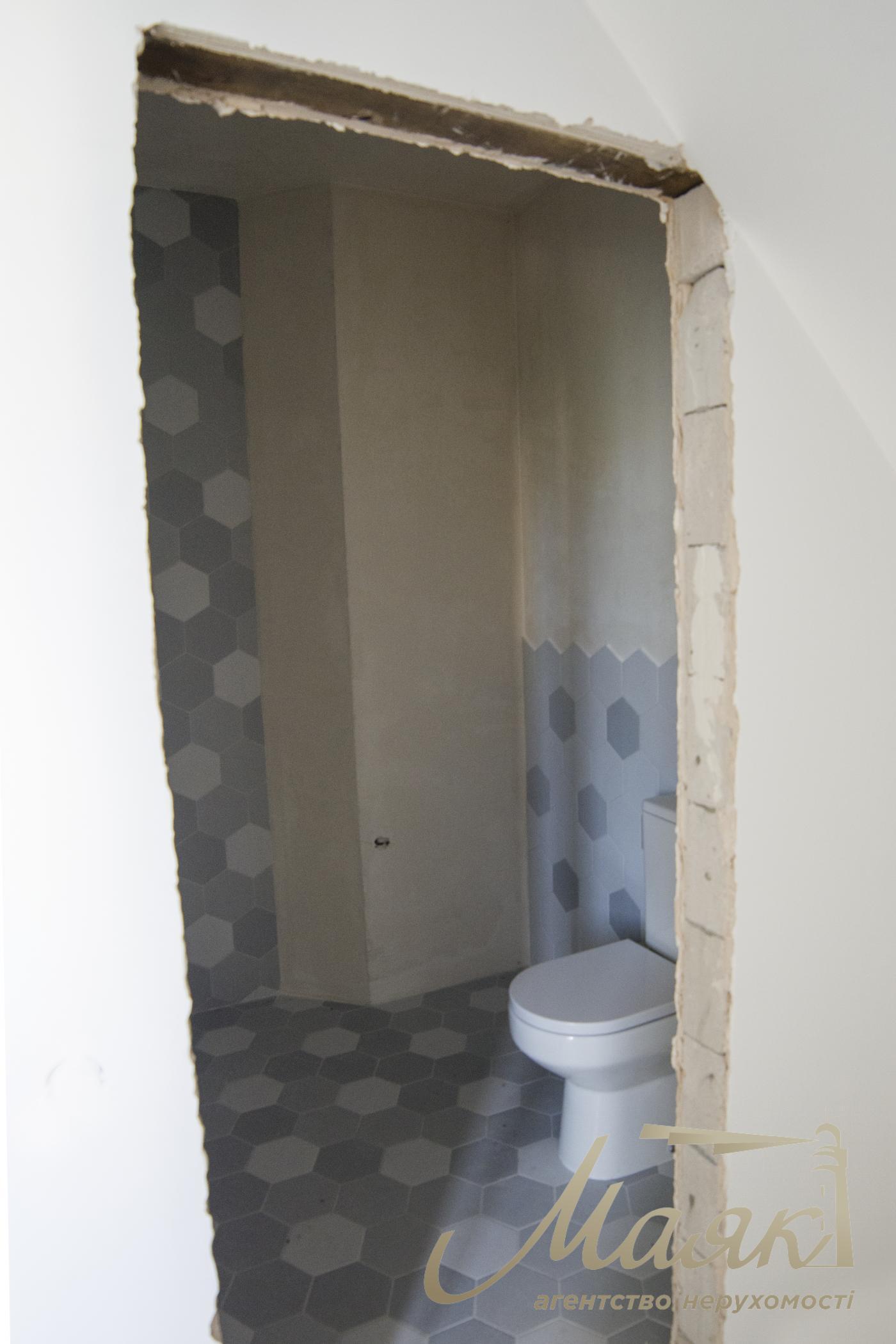 Продаж будинку з гаражем 365м2, ділянка 15 соток у КМ "ОБРІЙ - К" вул. Центральна, у с. Козин,