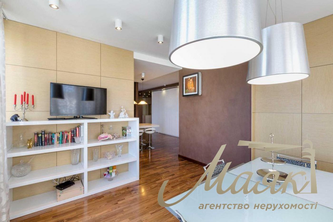 Sale of 4-room apartment, Kudryashova street 20, Vremena Goda residential complex, Solomensky district!