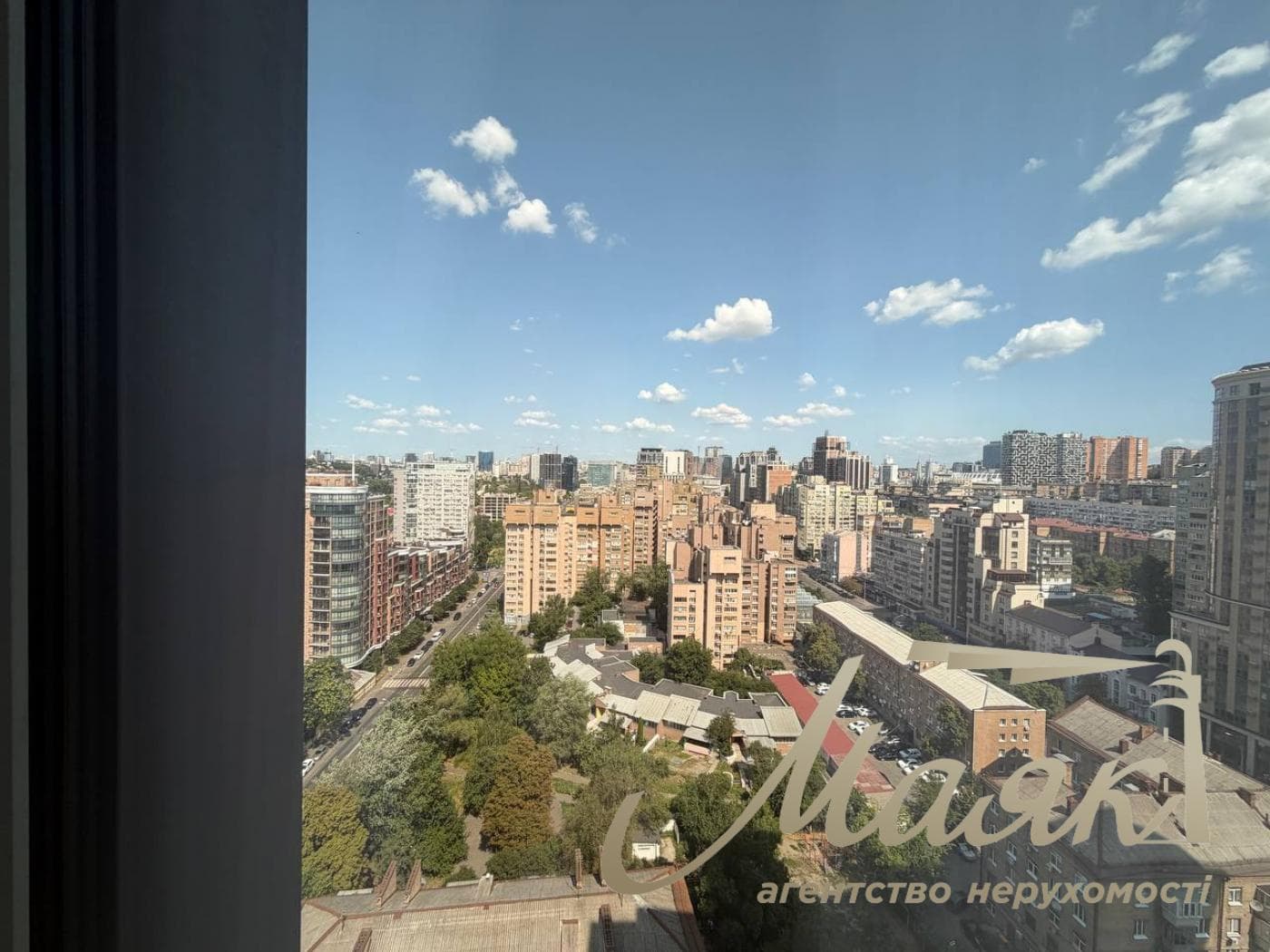 4-room apartment for rent in the Atlantic Residences complex, 118 Antonovycha St., Downtown.