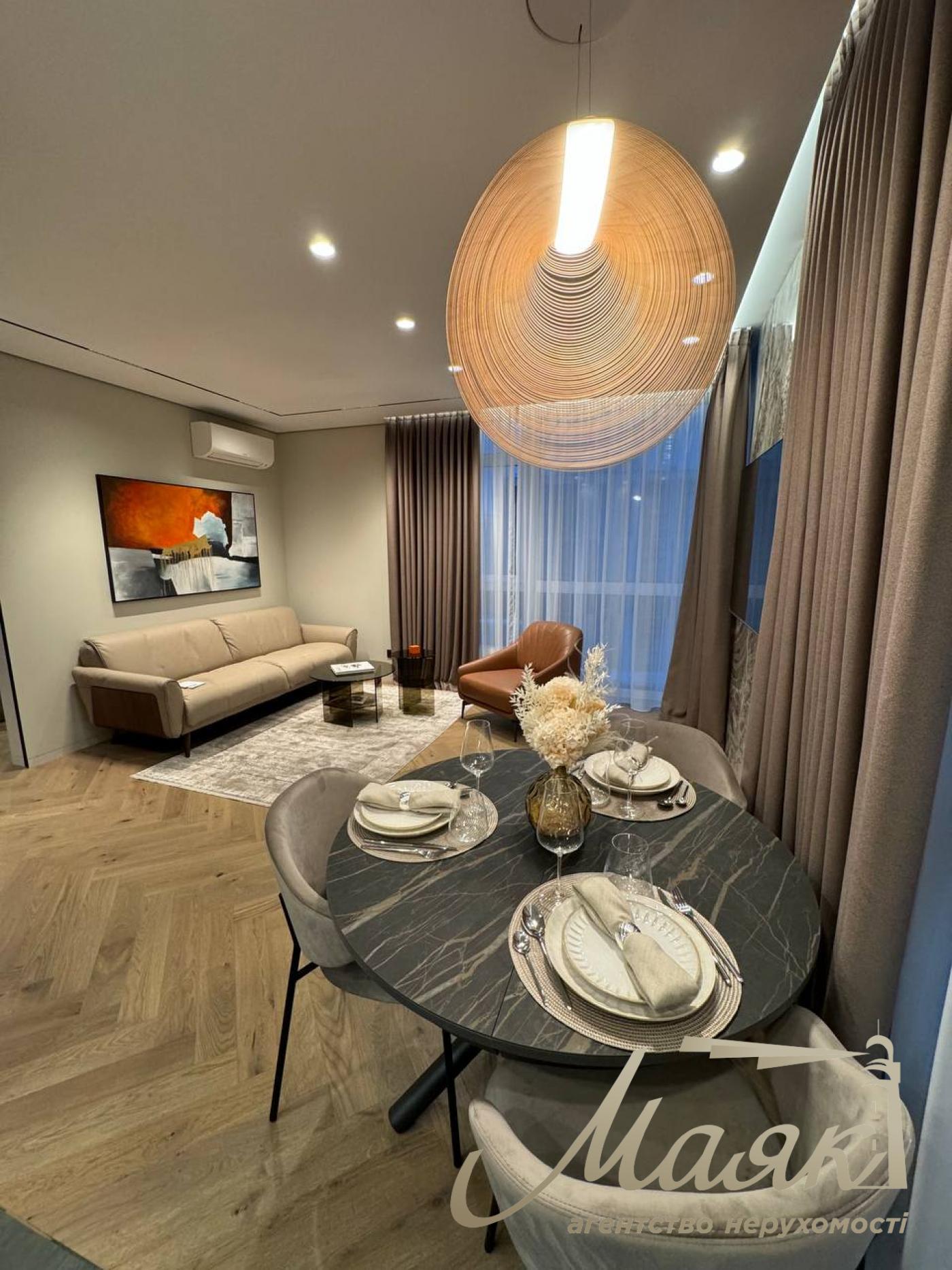 Продаж 2 кімнатної квартири, 80м2, Французький квартал 2, вул. Джона Маккейна.