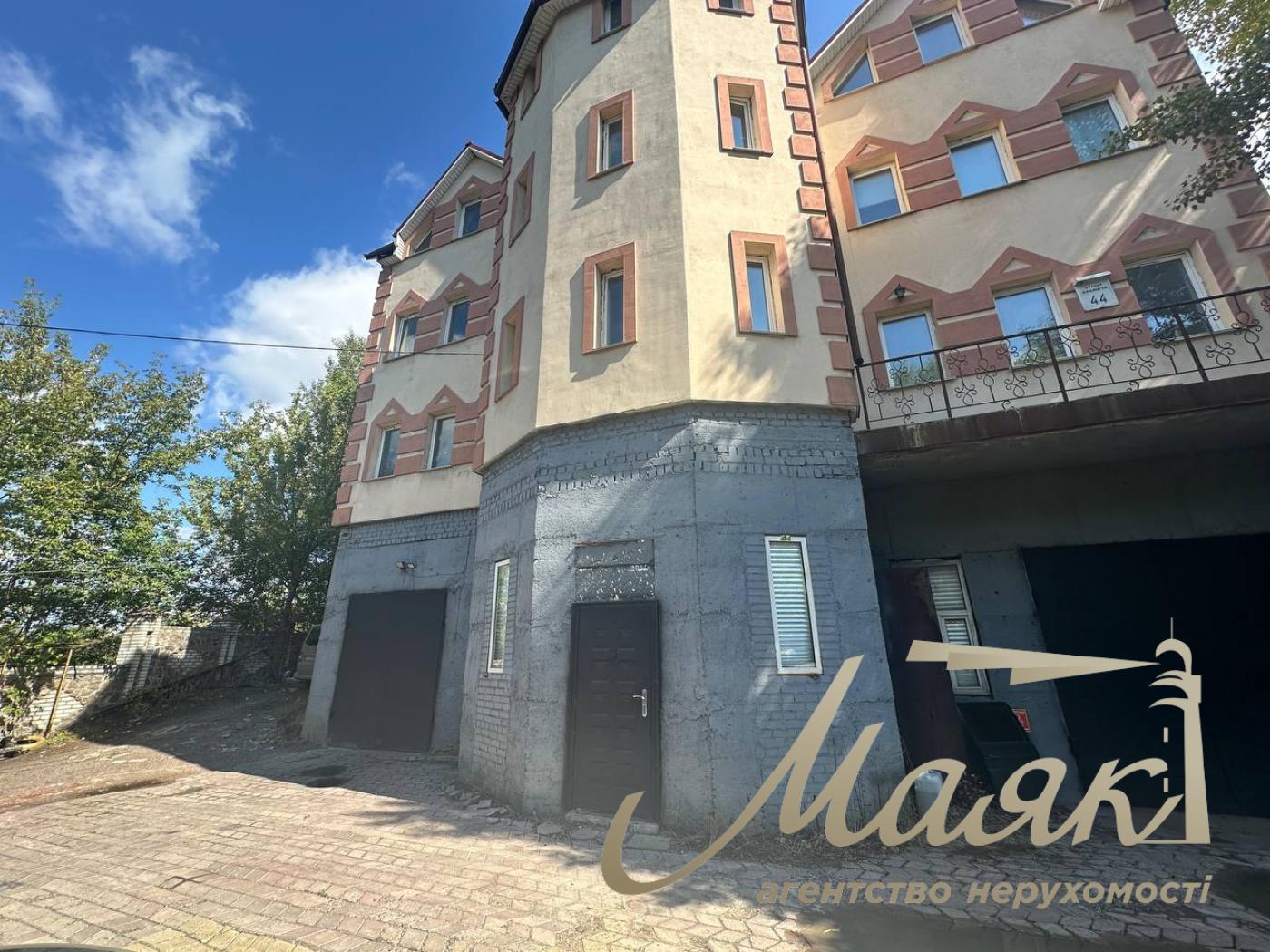 Продажа дома 1000м2 по ул.Ольжича 44, Шевченковский район.