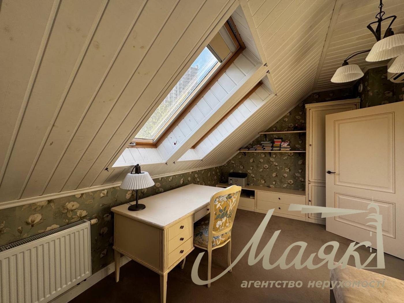 Продаж будинку на Русанівських садах у КМ "Селікатчик", пер. 5-ий Садовий