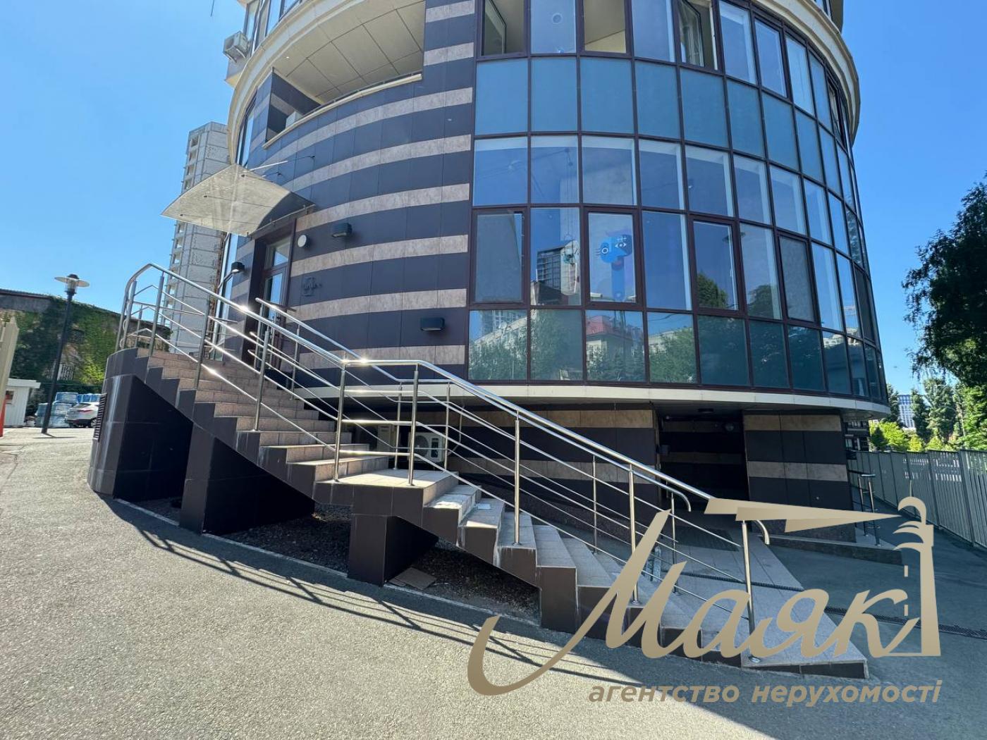 Sale of commercial premises 160 m2 in residential complex Prestige Hall, Tyutyunnika 37/1, Center