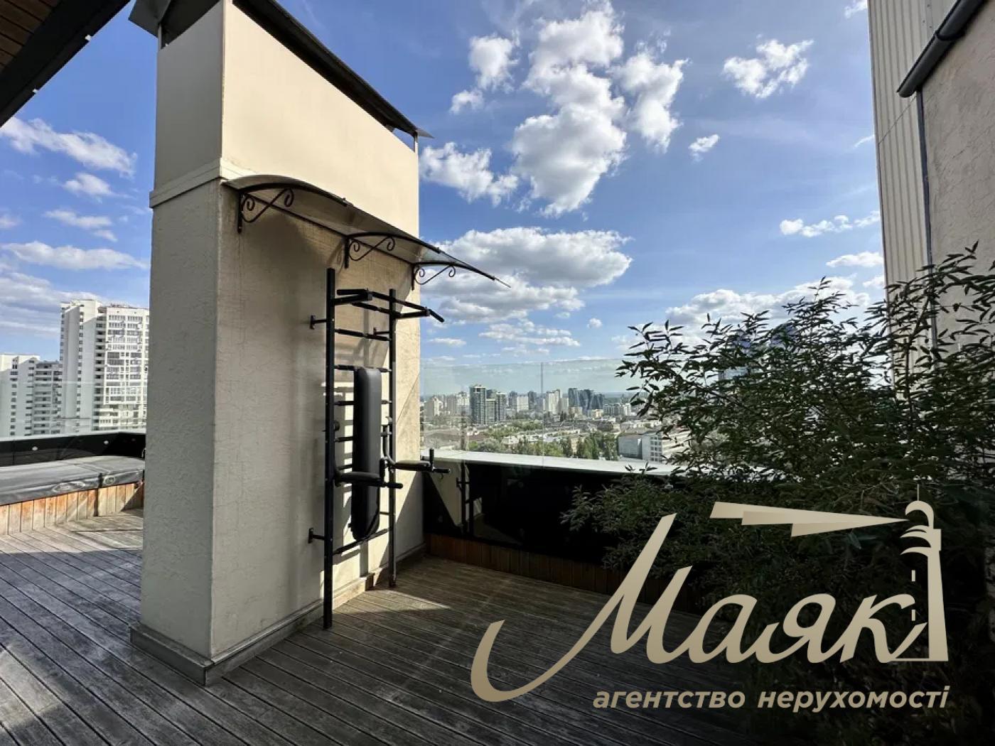 Продаж дворівневої 4к квартири вул. Коновальця, Печерськ