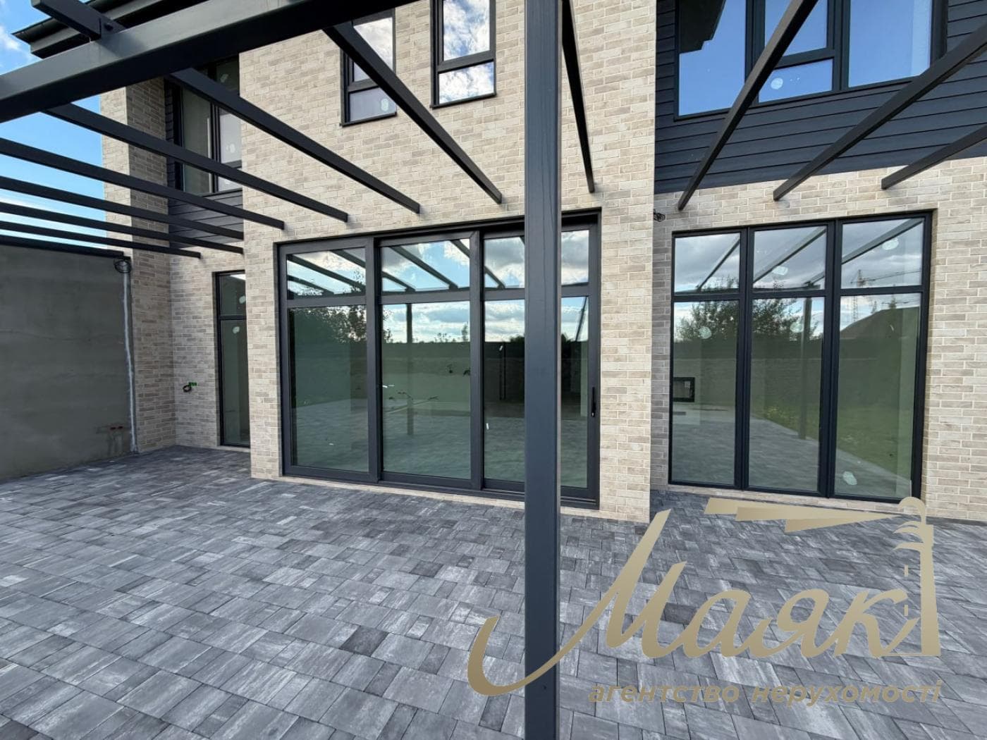 Продаж 2-поверхового будинку площею 300 м², КГ Хутір Ясний