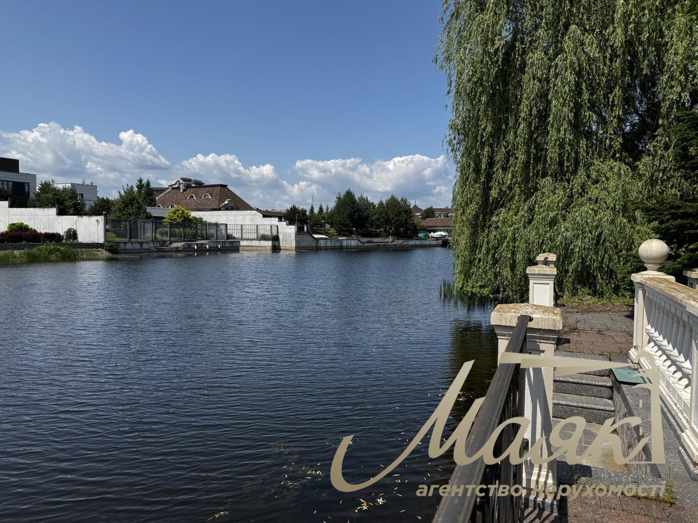 Продаж будинку біля води 1200 кв.м у Кончі-Заспі | Свій пляж і вихід до води