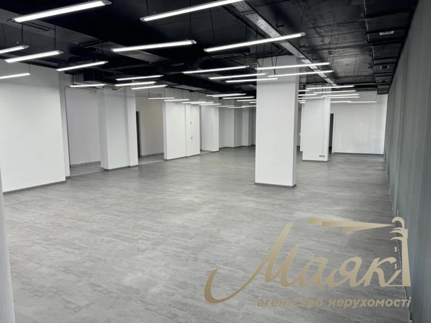 Office for rent 250m2 in Gloria Business Center, Nivki metro station
