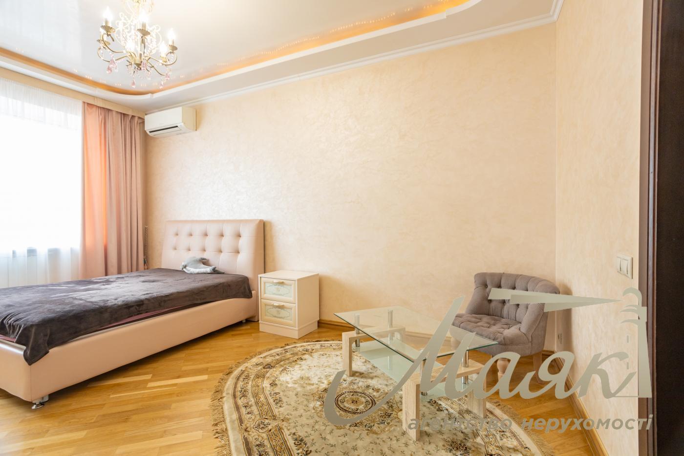 For sale 3 bedroom apartment Obolon, apartment for sale near the subway