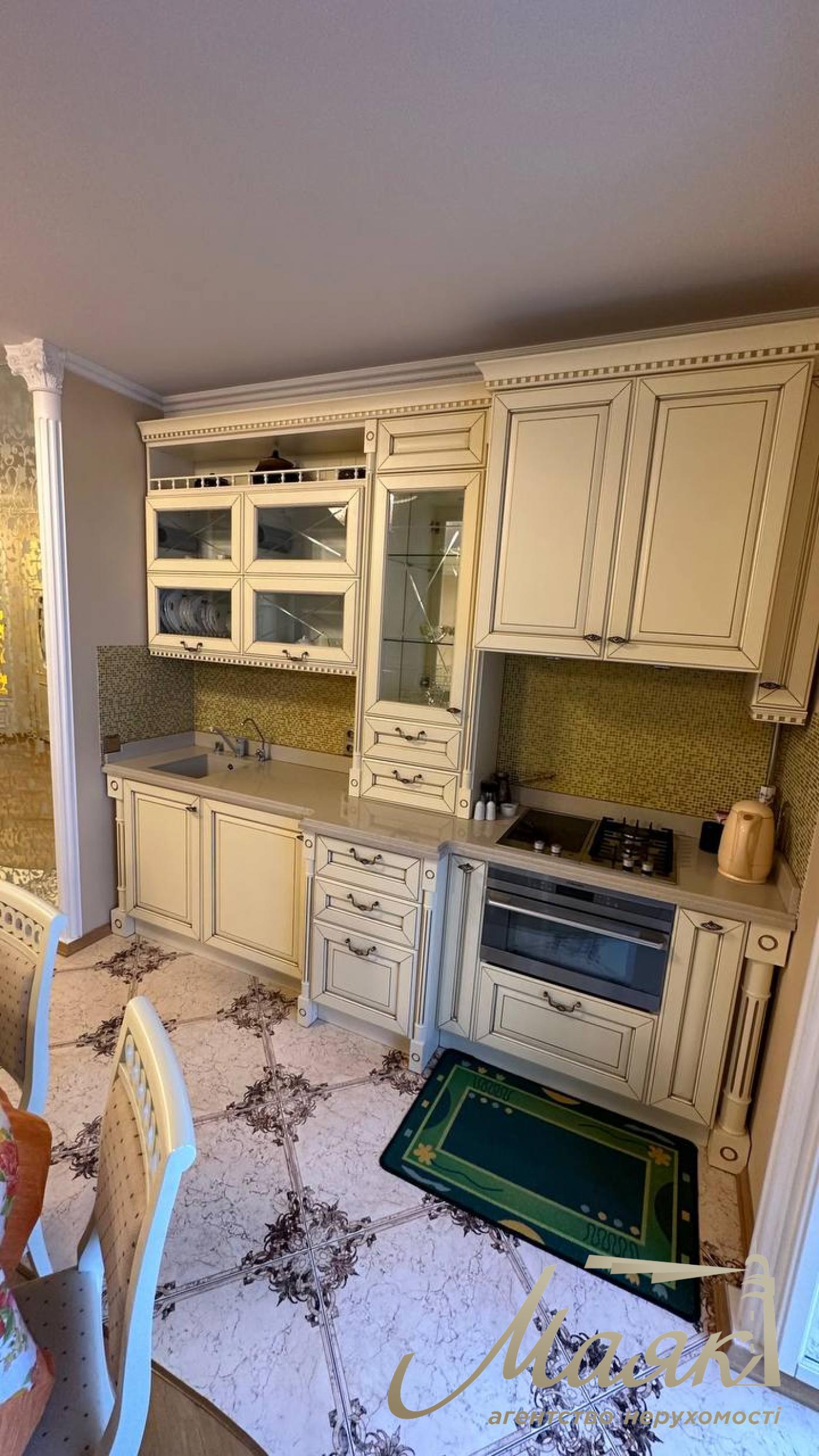 Rent 3-room apartment st. Shelkovichnaya, Lipki