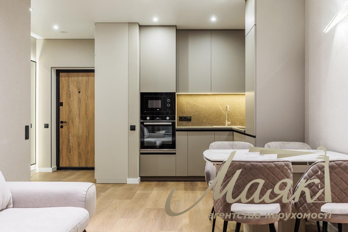 Продажа 1-комнатной квартиры с ремонтом ЖК Варшавский 3, Виноградарь, Киев