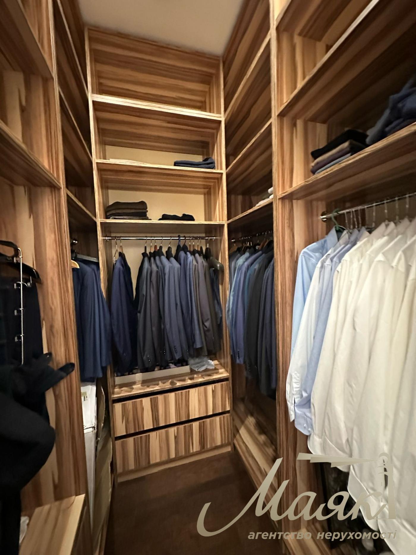 Sale of apartment 156m2 in residential complex Novopecherskie Lipki, Andreya Verkhoglyada st., Pechersk, Kyiv