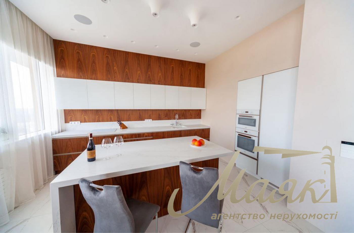 Sale of 4-room apartment, residential complex Solnechnaya Brama, Goloseevsky district!