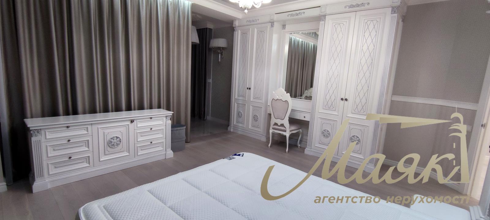 Продаж 5-кімнатної квартири 210 м² у ЖК "Новопечерські Липки" (вул. Верхогляда, колиш. Драгомирова, 11) Печерський район, Київ.