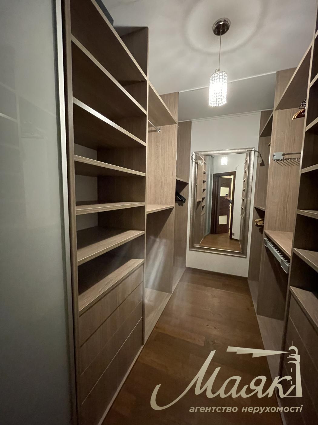 Продаж дворівневої 4к квартири вул. Котельникова, Святошино