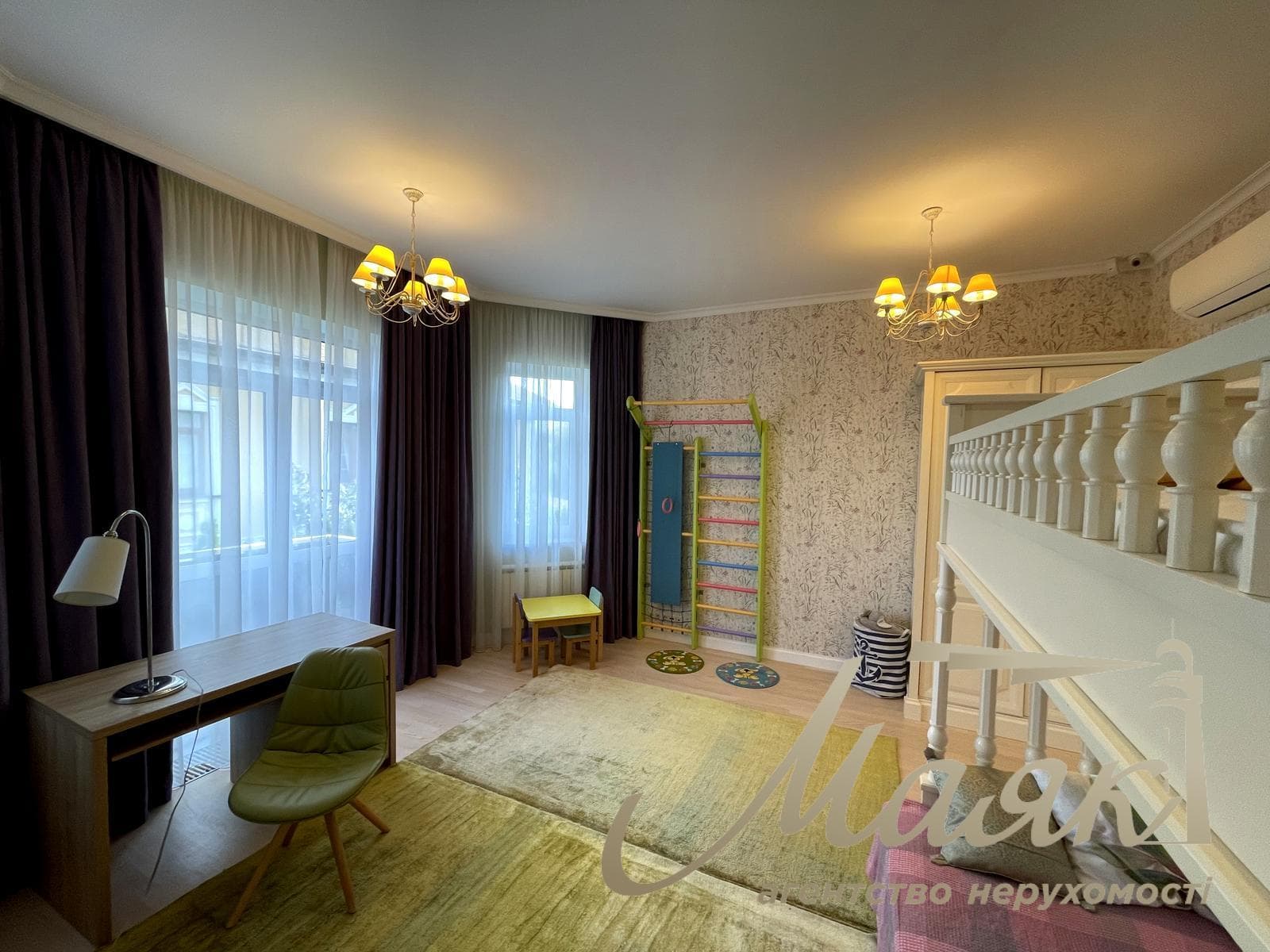 Продаж будинку 470м2 з новим басейном у Козині/Конча Заспа, КМ Montana Village, Обухівський напрямок, Київська область 12 соток землі.